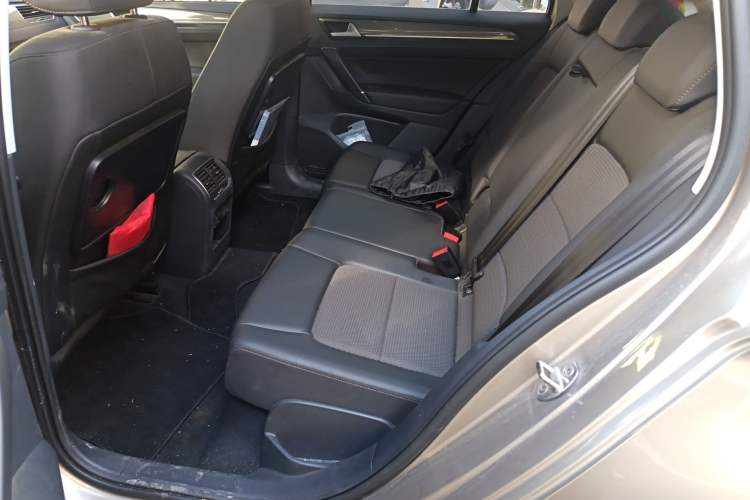 Used Volkswagen Golf Sportsvan 2018 230TSI Automatic Trend Edition Interior 4