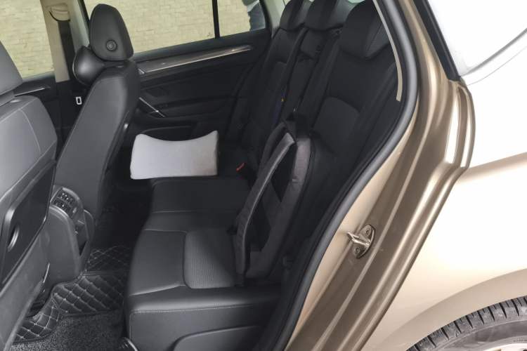 Used Volkswagen Golf Sportsvan 2018 230TSI Manual Entry-Level Model Interior 4