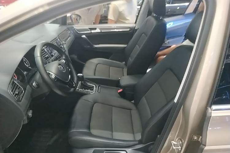 Used Volkswagen Golf Sportsvan 2018 230TSI Automatic Trend Edition Left Front Seat