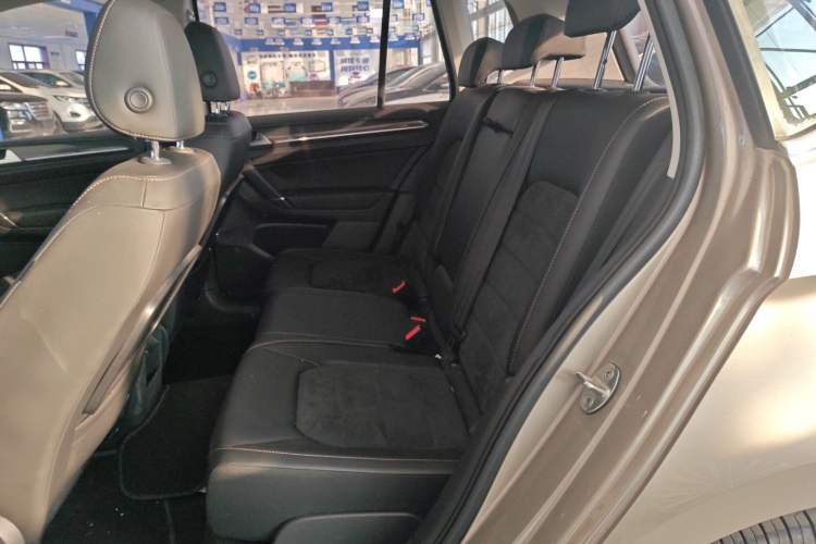 Used Volkswagen Golf Sportsvan 2018 230TSI Automatic Luxury Model Left Rear Seat