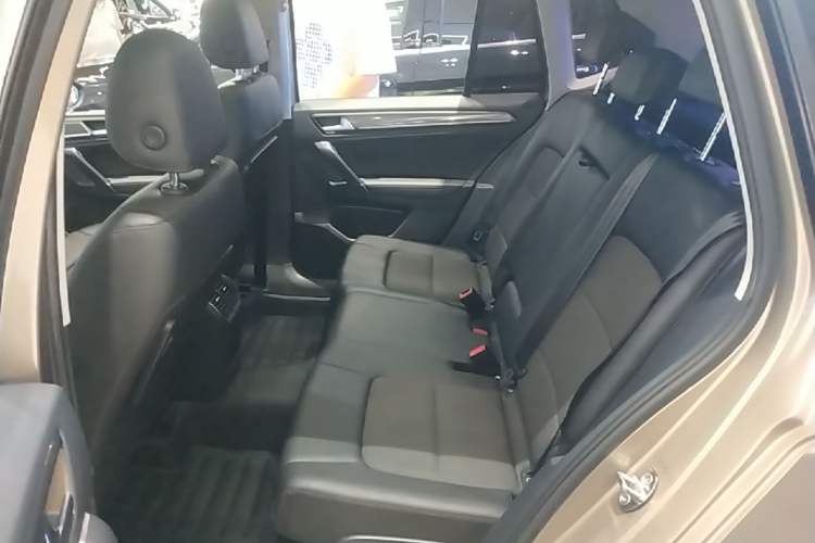 Used Volkswagen Golf Sportsvan 2018 230TSI Automatic Trend Edition Left Rear Seat