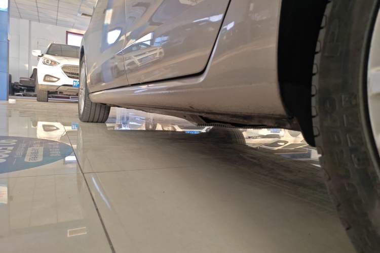 Used Volkswagen Golf Sportsvan 2018 230TSI Automatic Luxury Model Left Side Sill