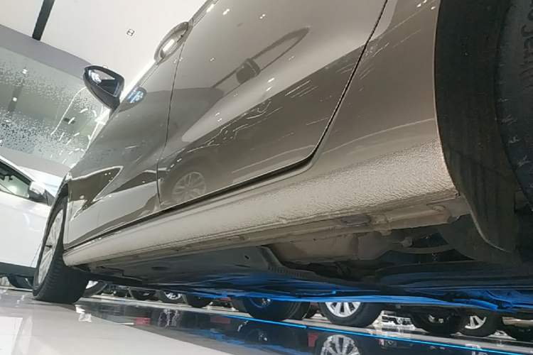 Used Volkswagen Golf Sportsvan 2018 230TSI Automatic Trend Edition Left Side Sill