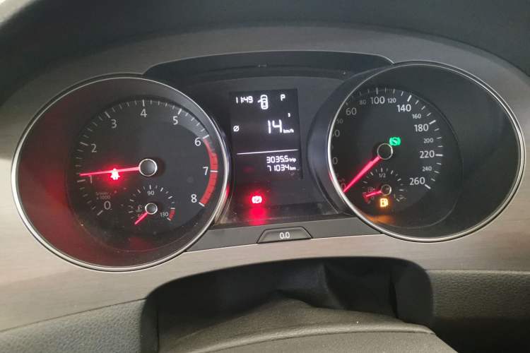 Used Volkswagen Golf Sportsvan 2018 1.6L Automatic Comfort Model Odometer Close Up