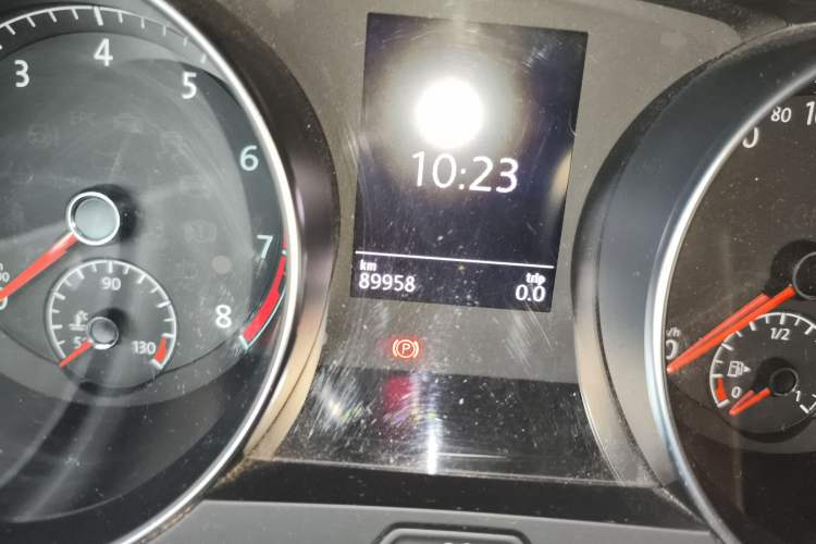 Used Volkswagen Golf Sportsvan 2018 230TSI Manual Entry-Level Model Odometer Close Up