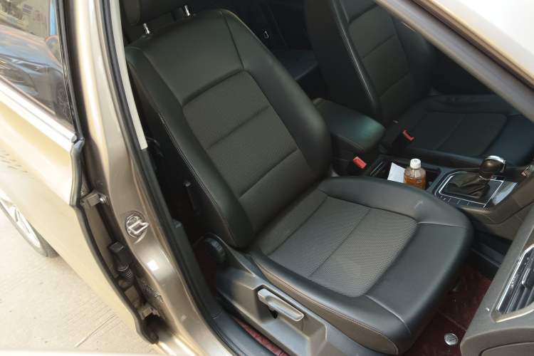 Used Volkswagen Golf Sportsvan 2018 230TSI Automatic Trend Edition Right Front Seat
