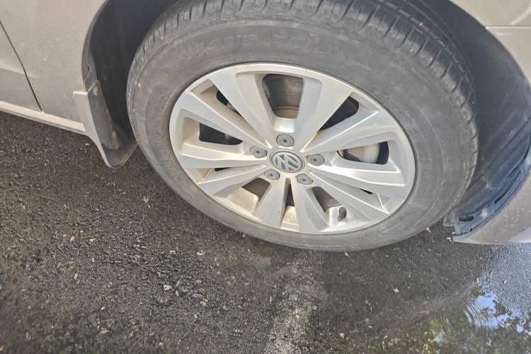 Used Volkswagen Golf Sportsvan 2018 230TSI Automatic Trend Edition Right Front Wheel Hub
