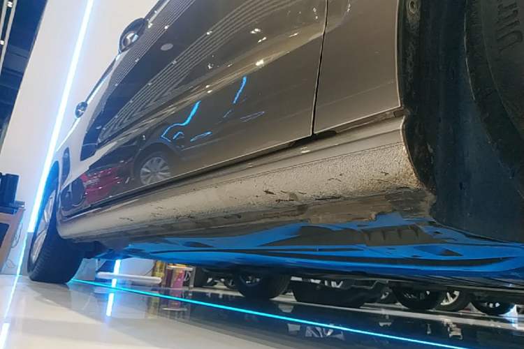 Used Volkswagen Golf Sportsvan 2018 230TSI Automatic Trend Edition Right Side Sill