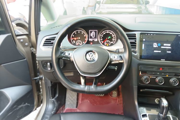 Used Volkswagen Golf Sportsvan 2018 230TSI Automatic Trend Edition Steering Wheel