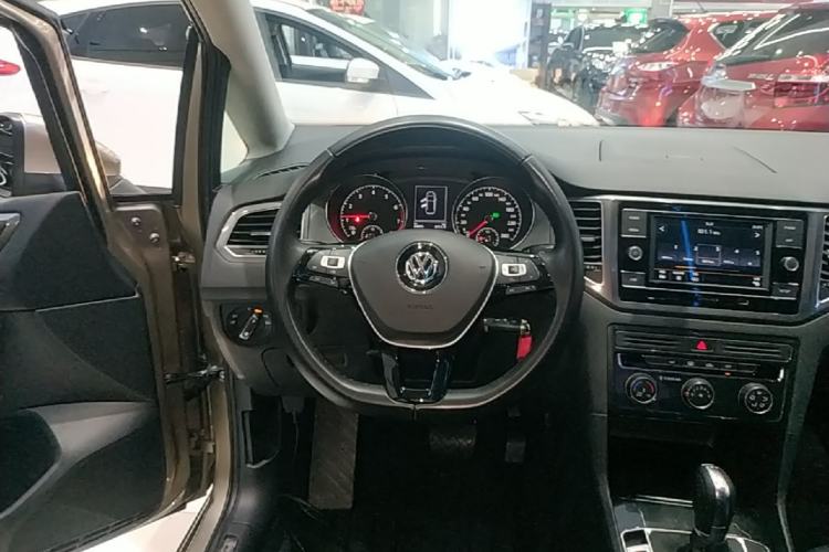 Used Volkswagen Golf Sportsvan 2018 230TSI Automatic Trend Edition Steering Wheel