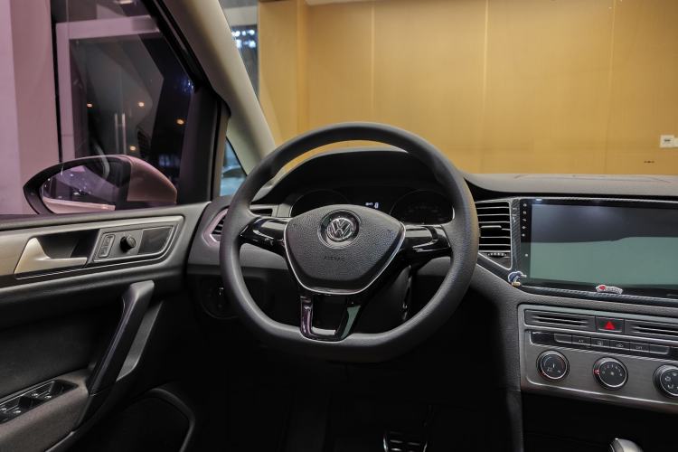Used Volkswagen Golf Sportsvan 2018 1.6L Automatic Comfort Model Steering Wheel