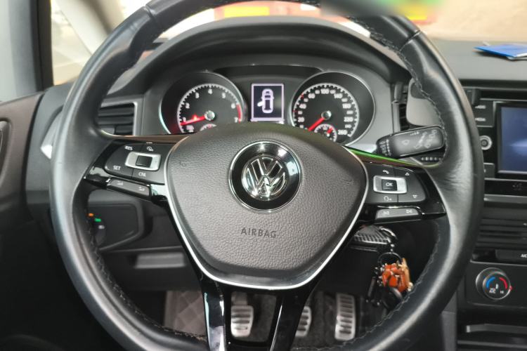 Used Volkswagen Golf Sportsvan 2018 230TSI Manual Entry-Level Model Steering Wheel