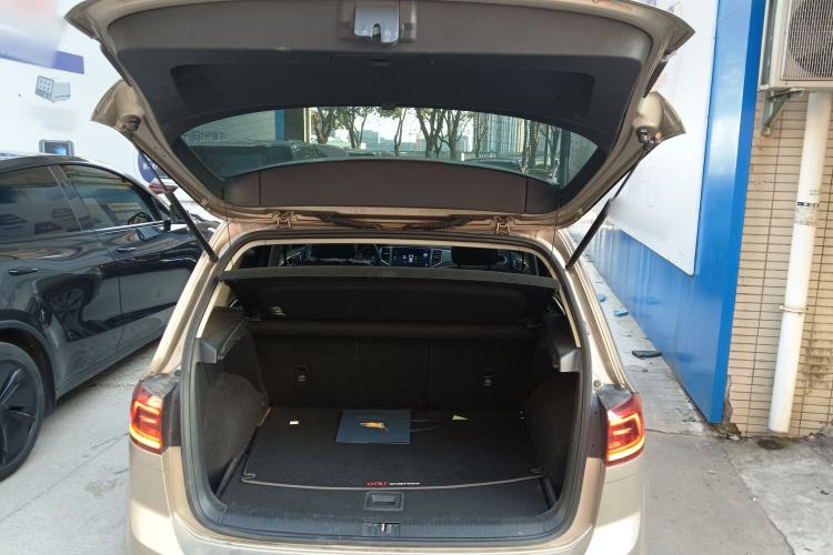 Used Volkswagen Golf Sportsvan 2018 230TSI Automatic Trend Edition Trunk