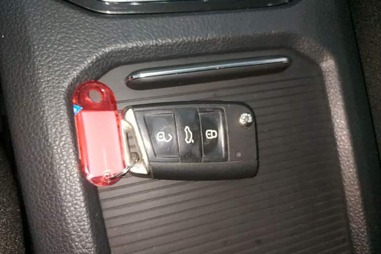 Used Volkswagen Golf Sportsvan 2018 230TSI Automatic Trend Edition Vehicle Key