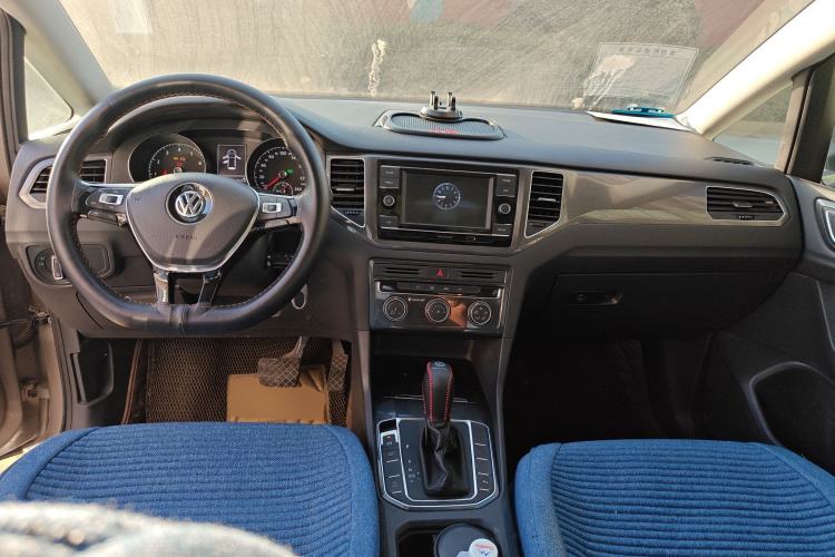Used Volkswagen Golf Sportsvan 2018 230TSI Automatic Trend Edition Center Console