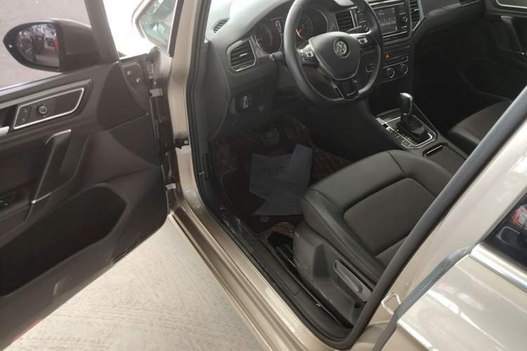 Used Volkswagen Golf Sportsvan 2018 230TSI Automatic Trend Edition Driver Seat
