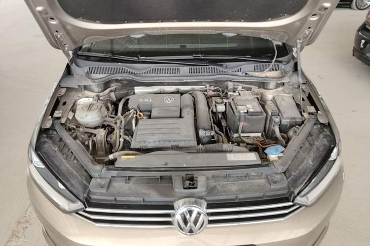 Used Volkswagen Golf Sportsvan 2018 230TSI Automatic Trend Edition Engine Bay