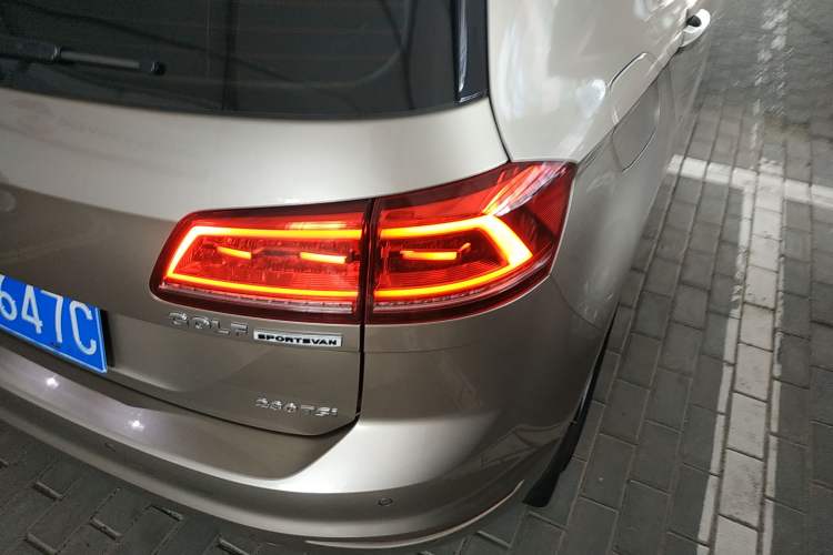 Used Volkswagen Golf Sportsvan 2018 230TSI Automatic Trend Edition Exterior 6
