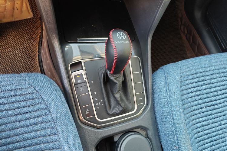 Used Volkswagen Golf Sportsvan 2018 230TSI Automatic Trend Edition Gear Lever
