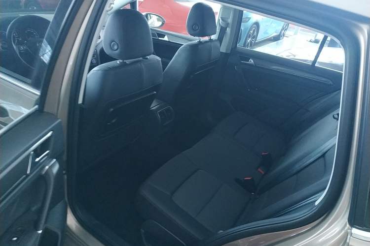 Used Volkswagen Golf Sportsvan 2018 230TSI Automatic Trend Edition Interior 4