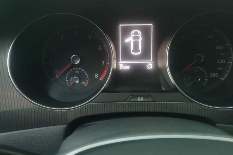 Used Volkswagen Golf Sportsvan 2018 230TSI Automatic Trend Edition Interior 4