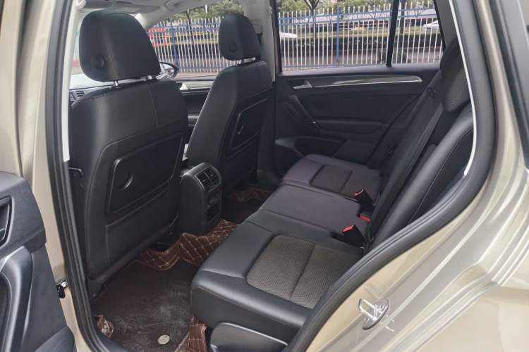 Used Volkswagen Golf Sportsvan 2018 230TSI Automatic Trend Edition Interior 4
