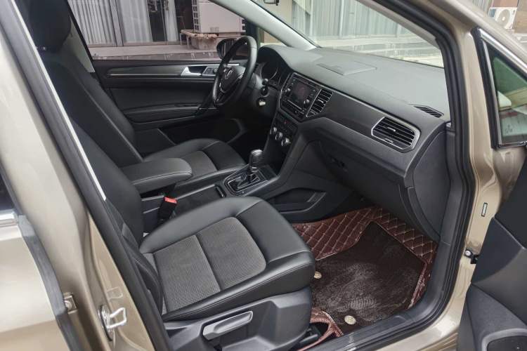 Used Volkswagen Golf Sportsvan 2018 230TSI Automatic Trend Edition Interior 5