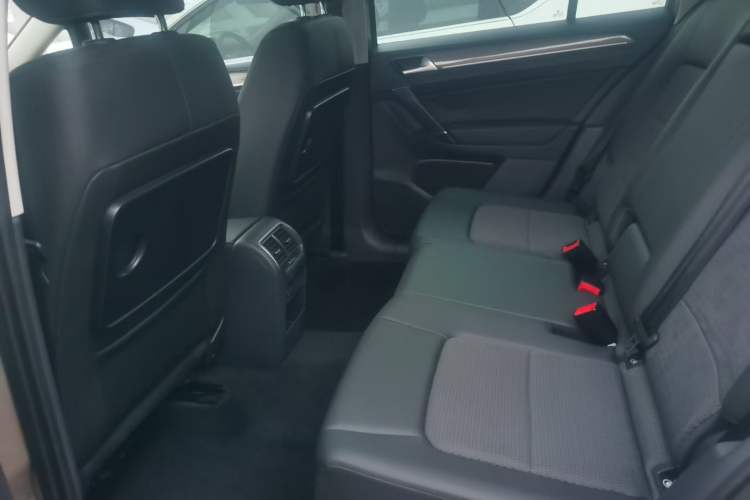 Used Volkswagen Golf Sportsvan 2018 230TSI Automatic Trend Edition Interior 6