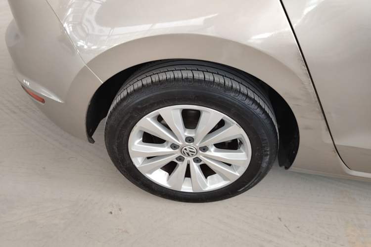 Used Volkswagen Golf Sportsvan 2018 230TSI Automatic Trend Edition Right Rear Wheel Hub