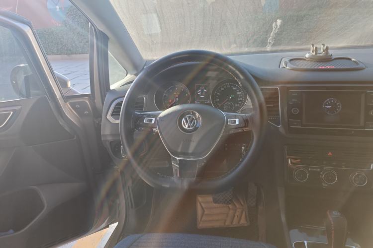 Used Volkswagen Golf Sportsvan 2018 230TSI Automatic Trend Edition Steering Wheel