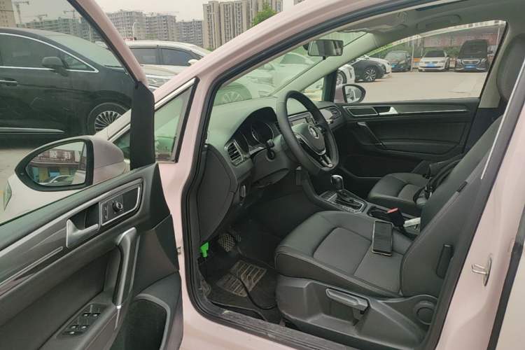 Used Volkswagen Golf Sportsvan 2018 230TSI Automatic Trend Edition Driver Seat