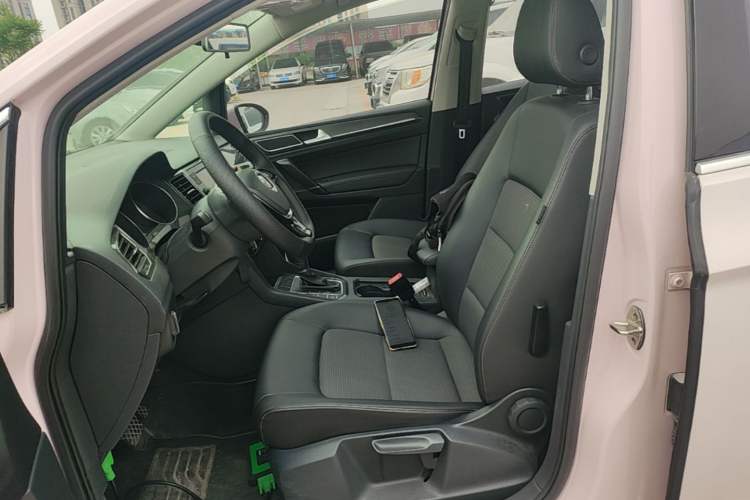 Used Volkswagen Golf Sportsvan 2018 230TSI Automatic Trend Edition Left Front Seat