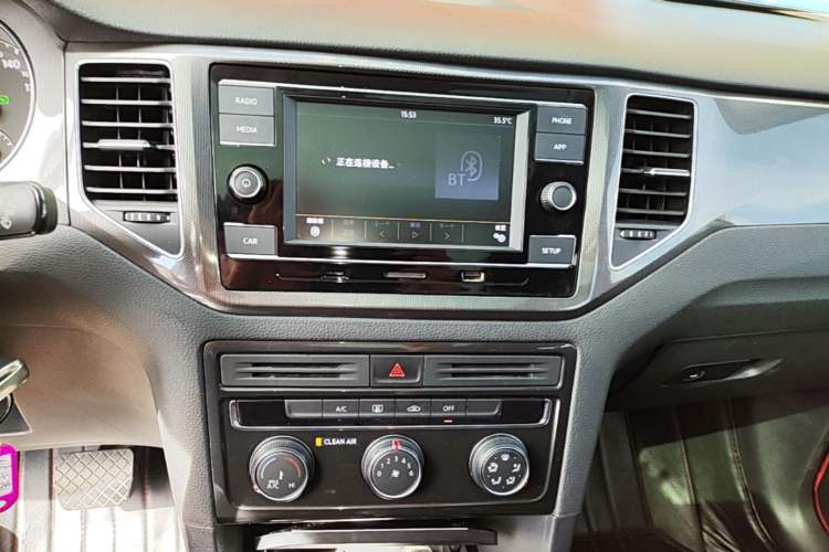 Used Volkswagen Golf Sportsvan 2018 230TSI Automatic Trend Edition Audio And AC Panel