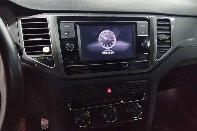 Used Volkswagen Golf Sportsvan 2018 230TSI Automatic Trend Edition Audio And AC Panel
