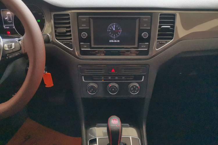 Used Volkswagen Golf Sportsvan 2018 230TSI Automatic Trend Edition Audio And AC Panel