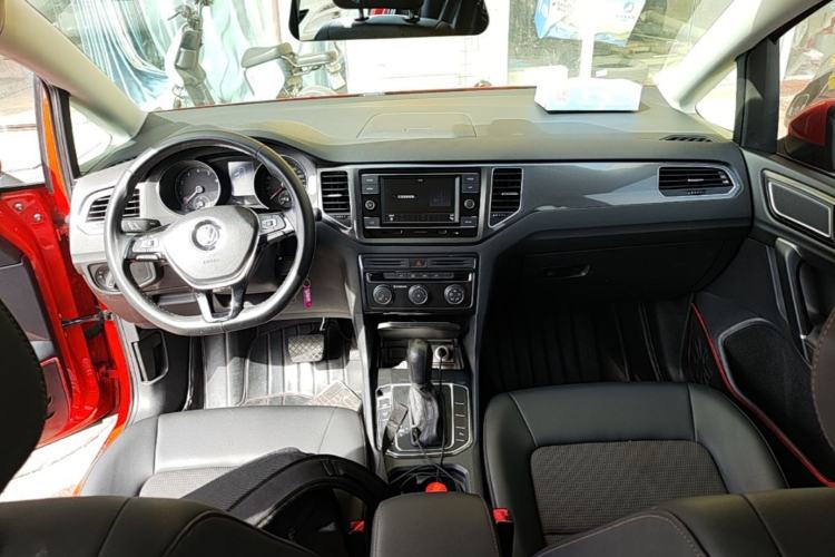 Used Volkswagen Golf Sportsvan 2018 230TSI Automatic Trend Edition Center Console