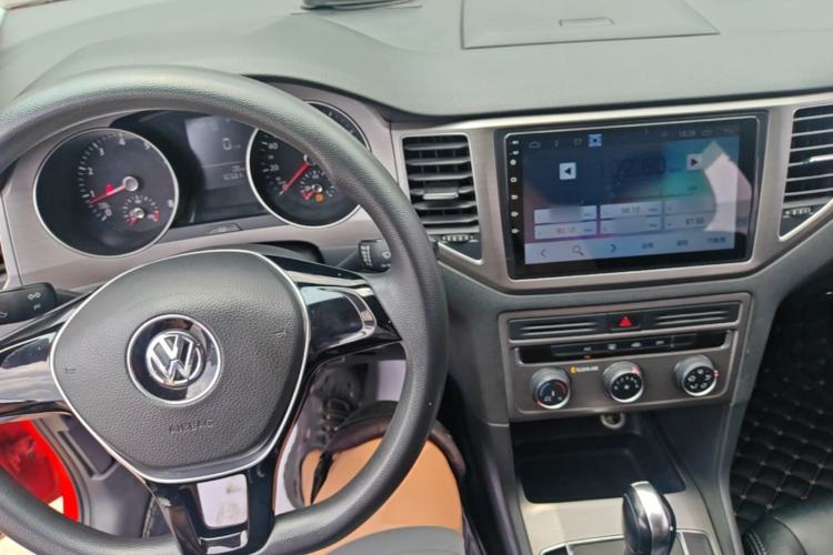 Used Volkswagen Golf Sportsvan 2018 1.6L Automatic Comfort Model Center Console