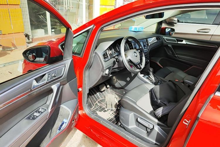 Used Volkswagen Golf Sportsvan 2018 230TSI Automatic Trend Edition Driver Seat