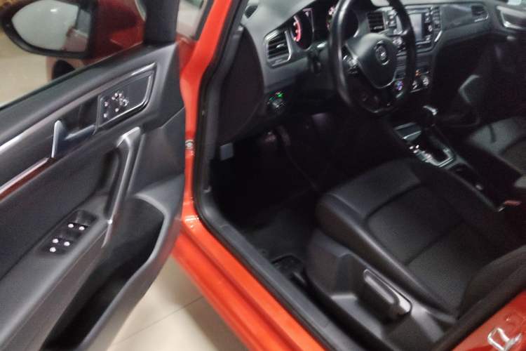 Used Volkswagen Golf Sportsvan 2018 230TSI Automatic Trend Edition Driver Seat