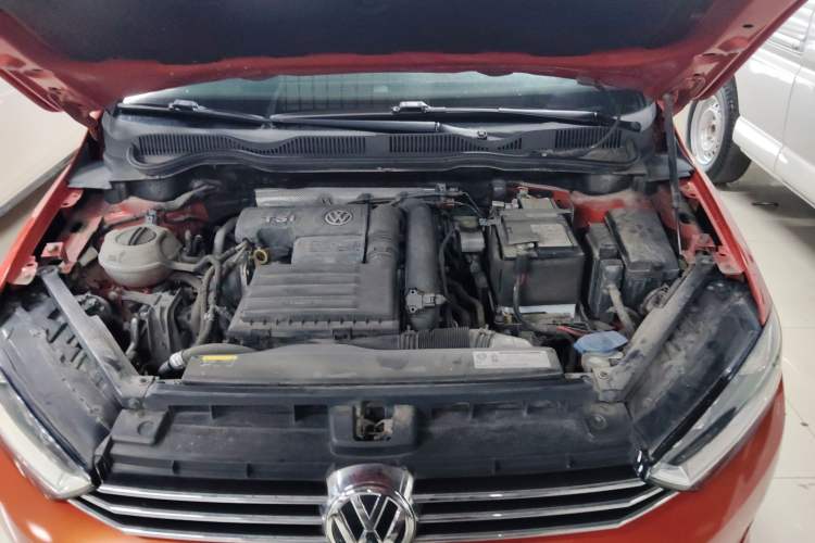 Used Volkswagen Golf Sportsvan 2018 230TSI Automatic Trend Edition Engine Bay