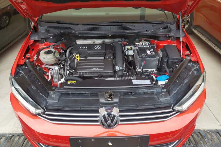 Used Volkswagen Golf Sportsvan 2018 230TSI Automatic Trend Edition Engine Bay