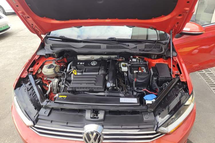 Used Volkswagen Golf Sportsvan 2018 230TSI Automatic Trend Edition Engine Bay