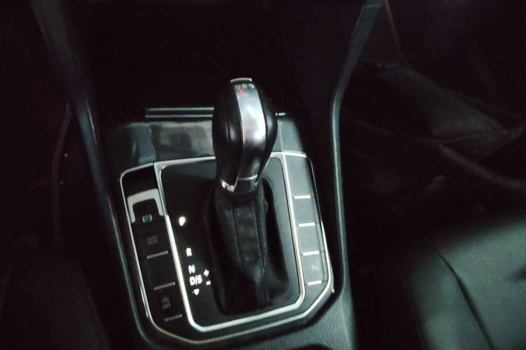 Used Volkswagen Golf Sportsvan 2018 230TSI Automatic Trend Edition Gear Lever