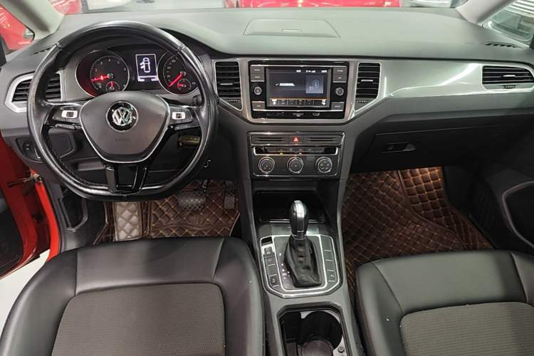 Used Volkswagen Golf Sportsvan 2018 230TSI Automatic Trend Edition Gear Lever