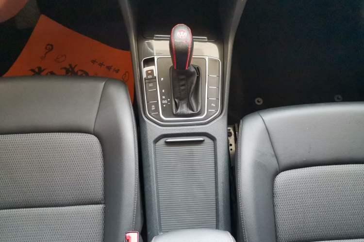 Used Volkswagen Golf Sportsvan 2018 230TSI Automatic Trend Edition Gear Lever