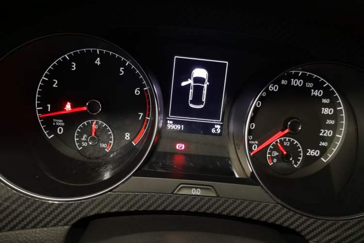 Used Volkswagen Golf Sportsvan 2018 2nd Anniversary Edition 230TSI Automatic Luxury Version Instrument Cluster