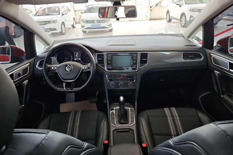 Used Volkswagen Golf Sportsvan 2018 230TSI Automatic Trend Edition Interior 1