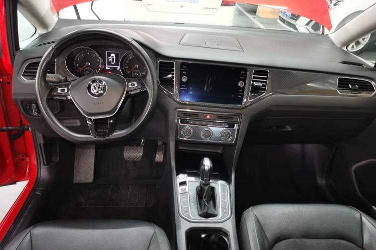 Used Volkswagen Golf Sportsvan 2018 2nd Anniversary Edition 230TSI Automatic Luxury Version Interior 2