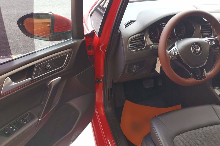 Used Volkswagen Golf Sportsvan 2018 230TSI Automatic Trend Edition Interior 3