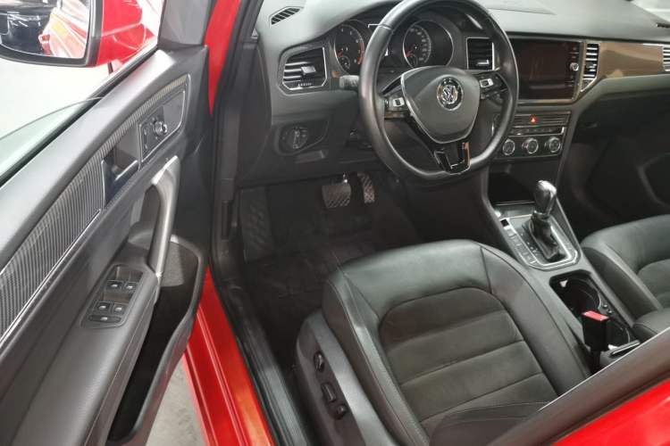 Used Volkswagen Golf Sportsvan 2018 2nd Anniversary Edition 230TSI Automatic Luxury Version Interior 3